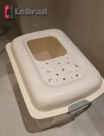 ⁦صندوق رمل كبير للقطط – ليتر بوكس واسع بسقف قابل للفتح اللون: أوف وايت وبينك (مستخدم)⁩ - الصورة ⁦3⁩