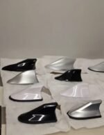 ⁦هوائي عالمي يثبت على سقف السيارة بتصميم زعنفة القرش⁩ - الصورة ⁦2⁩